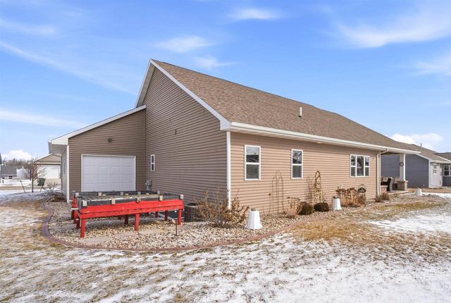 1911 BEAR PAW TRAIL, Kaukauna, WI 54130