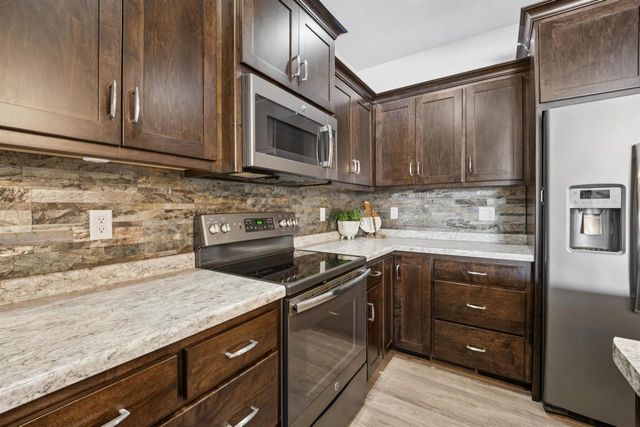 1911 BEAR PAW TRAIL, Kaukauna, WI 54130