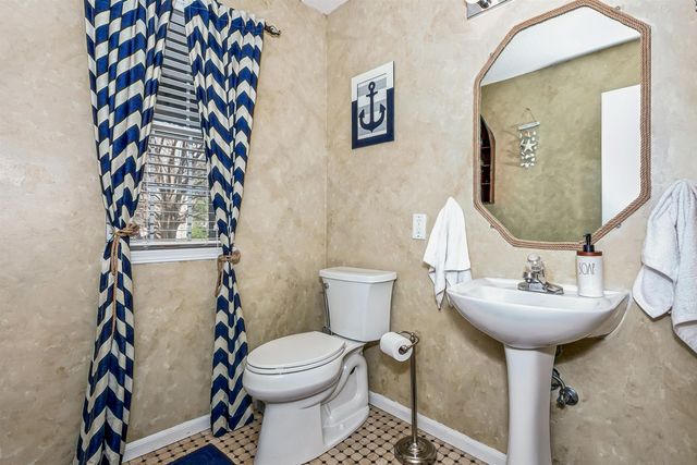 465 S Limuel Ct, Wichita, KS 67235