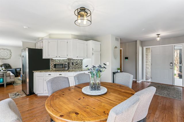 465 S Limuel Ct, Wichita, KS 67235