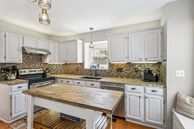 465 S Limuel Ct, Wichita, KS 67235