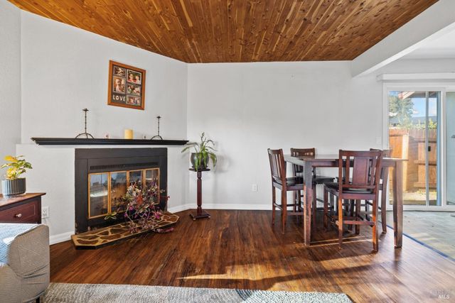 2825 Seneca Ln, Santa Rosa, CA 95403