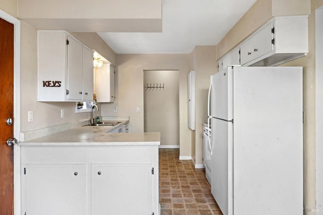 2825 Seneca Ln, Santa Rosa, CA 95403