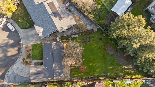 2825 Seneca Ln, Santa Rosa, CA 95403