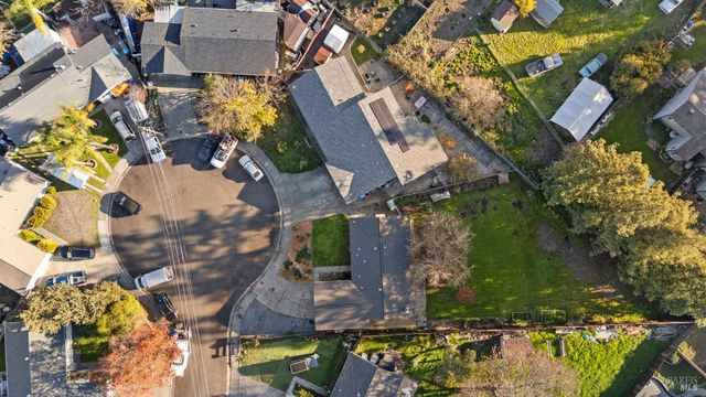 2825 Seneca Ln, Santa Rosa, CA 95403