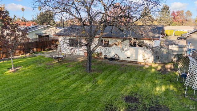 2825 Seneca Ln, Santa Rosa, CA 95403