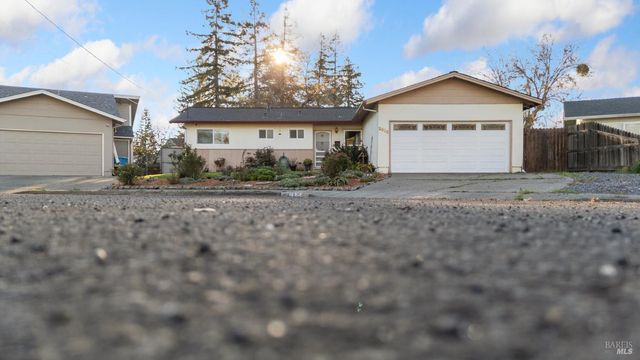 2825 Seneca Ln, Santa Rosa, CA 95403