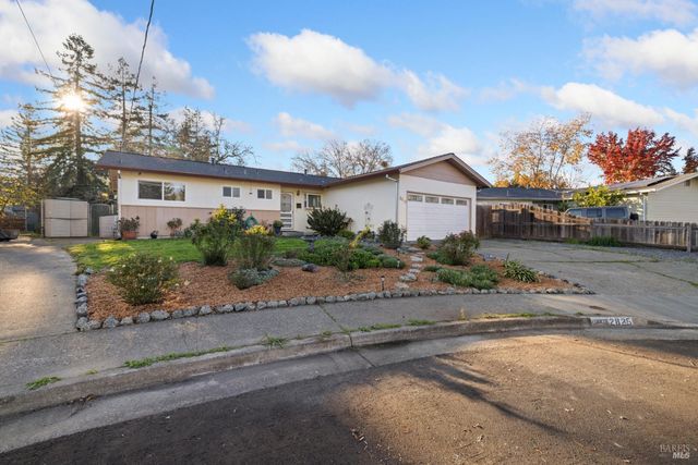 2825 Seneca Ln, Santa Rosa, CA 95403