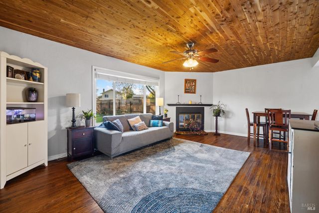 2825 Seneca Ln, Santa Rosa, CA 95403