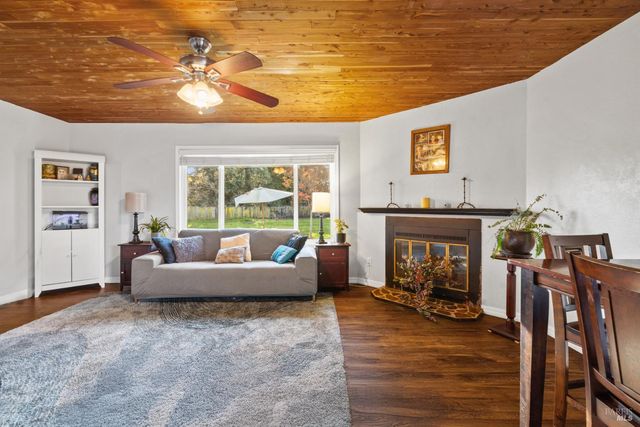 2825 Seneca Ln, Santa Rosa, CA 95403