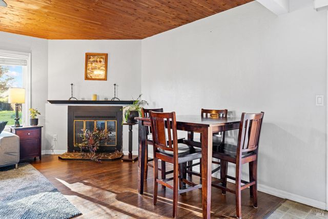 2825 Seneca Ln, Santa Rosa, CA 95403