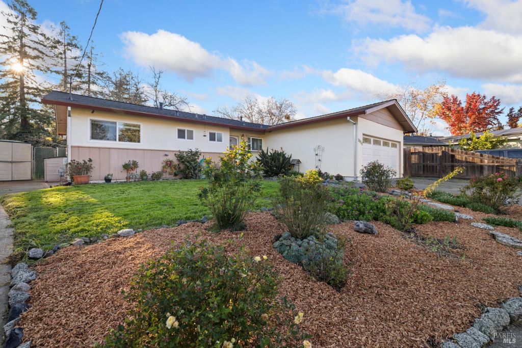 2825 Seneca Ln, Santa Rosa, CA 95403