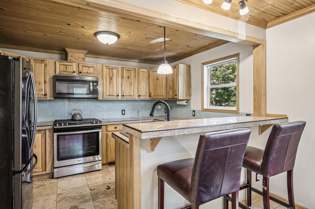 100 Dartmoor Road, Mahtomedi, MN 55115