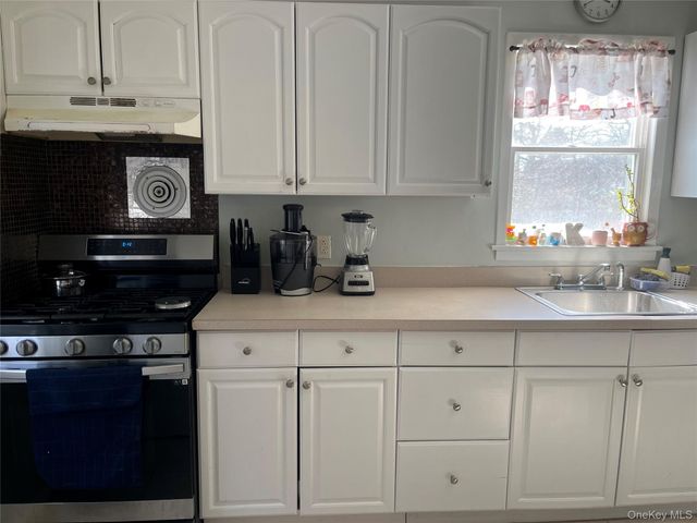 43 2nd Avenue, Central Islip, NY 11722