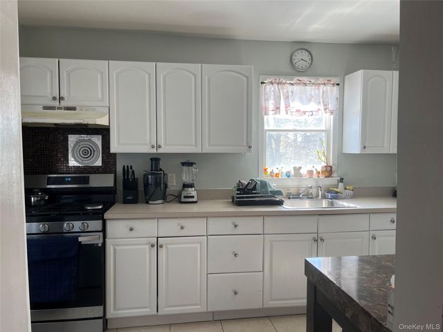 43 2nd Avenue, Central Islip, NY 11722