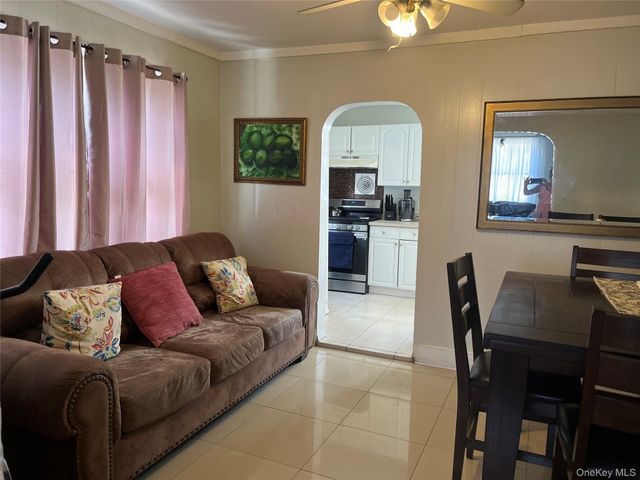 43 2nd Avenue, Central Islip, NY 11722