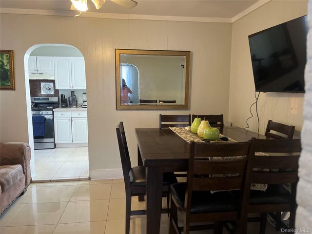 43 2nd Avenue, Central Islip, NY 11722