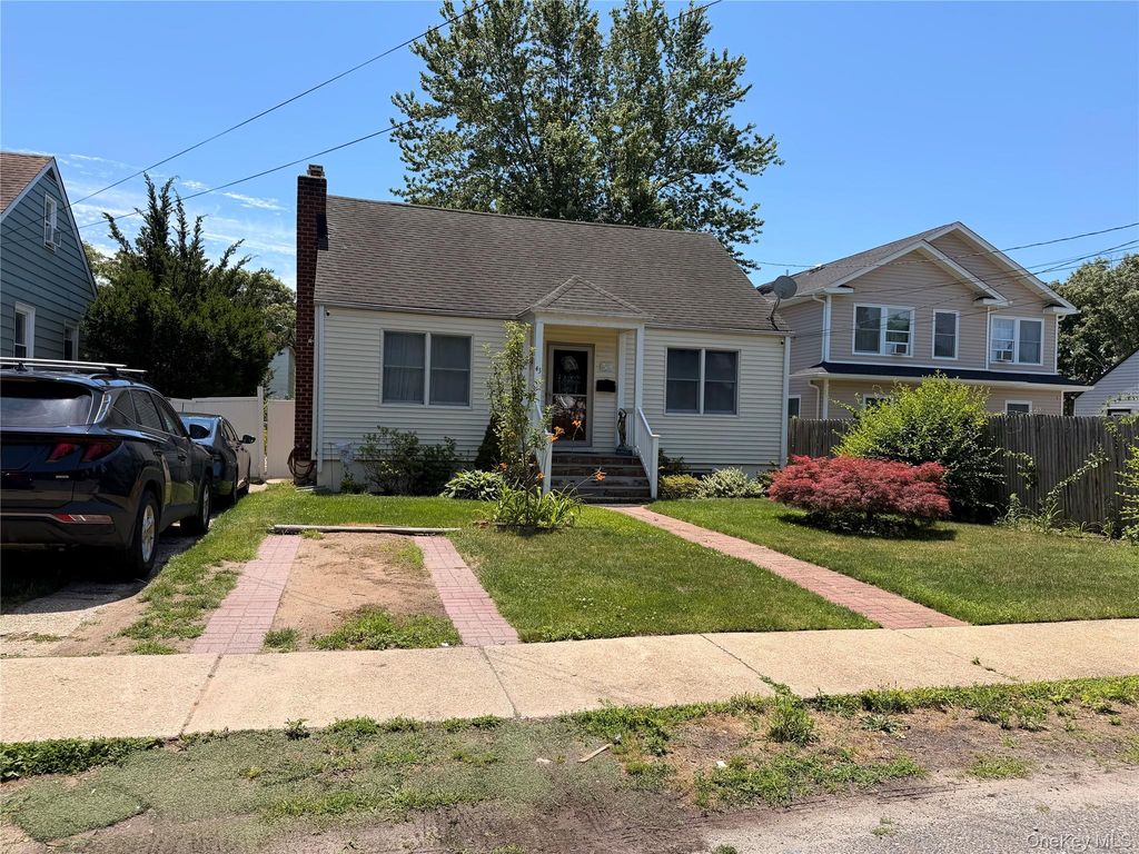 43 2nd Avenue, Central Islip, NY 11722