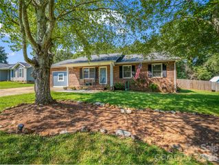 123 College Manor Drive, Shelby, NC 28152