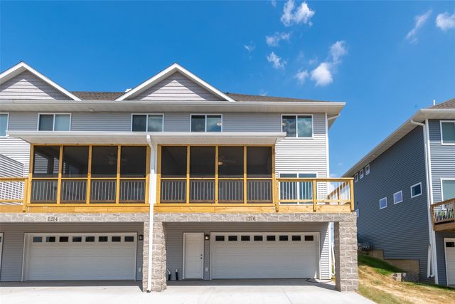 225 5th Street B, Coralville, IA 52241