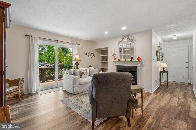 10090 OAKTON TERRACE RD, Oakton, VA 22124