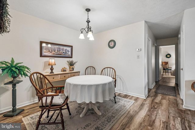 10090 OAKTON TERRACE RD, Oakton, VA 22124