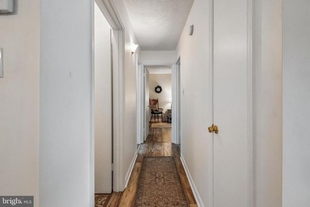10090 OAKTON TERRACE RD, Oakton, VA 22124