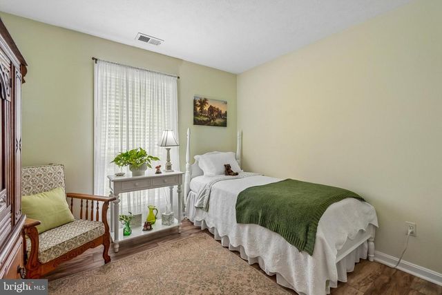10090 OAKTON TERRACE RD, Oakton, VA 22124