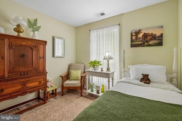 10090 OAKTON TERRACE RD, Oakton, VA 22124