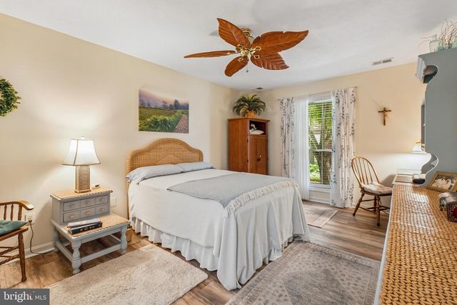 10090 OAKTON TERRACE RD, Oakton, VA 22124