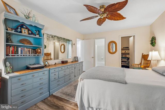 10090 OAKTON TERRACE RD, Oakton, VA 22124
