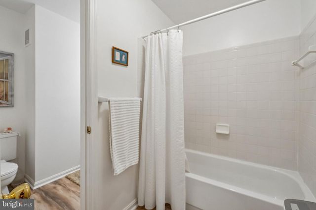 10090 OAKTON TERRACE RD, Oakton, VA 22124