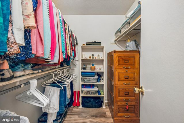 10090 OAKTON TERRACE RD, Oakton, VA 22124