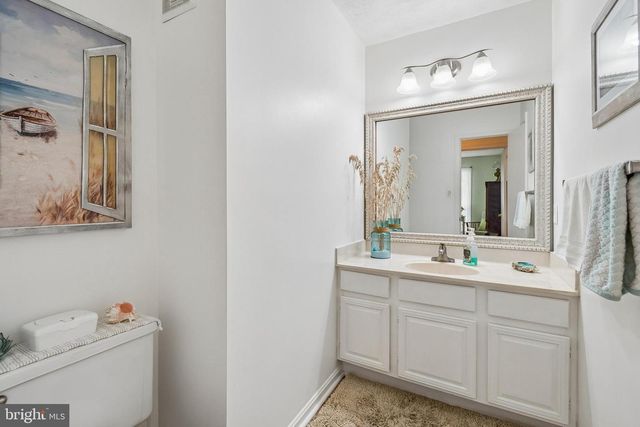 10090 OAKTON TERRACE RD, Oakton, VA 22124