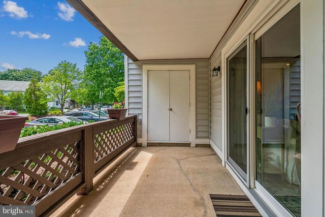 10090 OAKTON TERRACE RD, Oakton, VA 22124