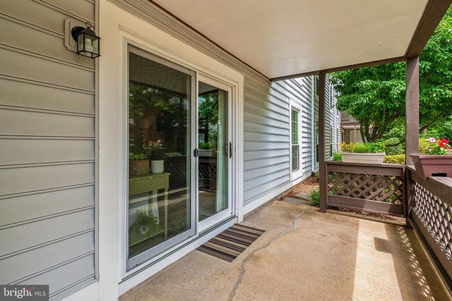 10090 OAKTON TERRACE RD, Oakton, VA 22124