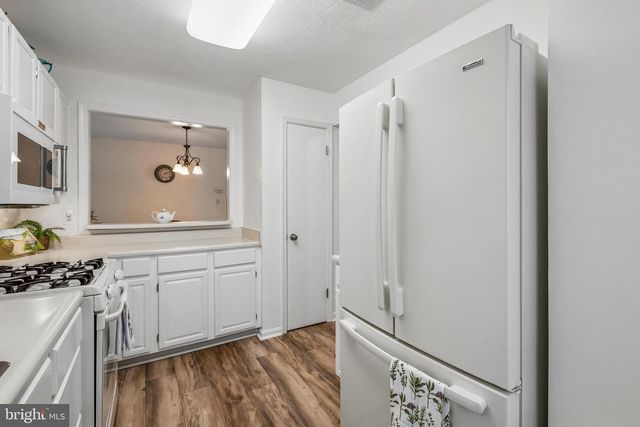 10090 OAKTON TERRACE RD, Oakton, VA 22124