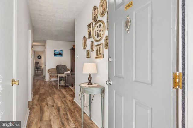 10090 OAKTON TERRACE RD, Oakton, VA 22124