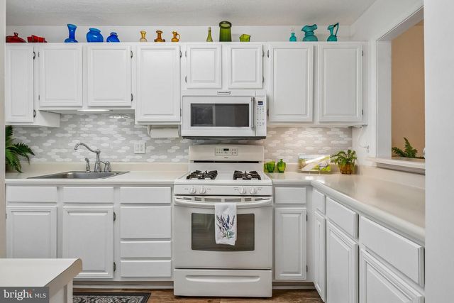 10090 OAKTON TERRACE RD, Oakton, VA 22124