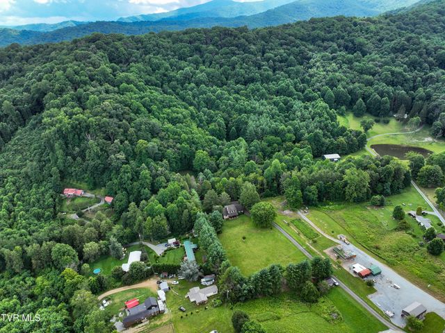 122 Chase Drive, Roan Mountain, TN 37687