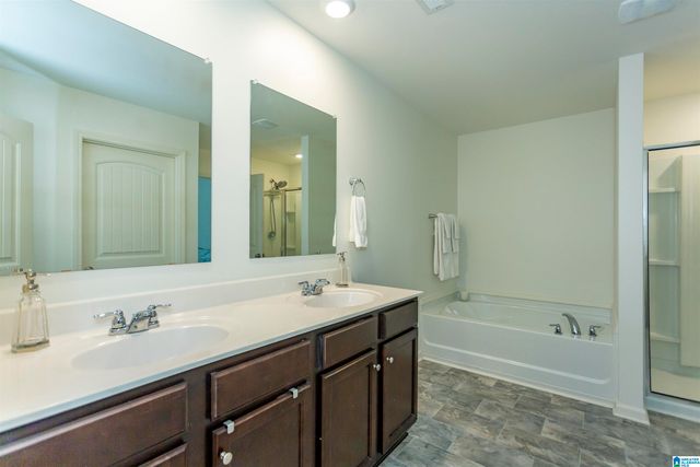 677 JOHNNYS COVE, Leeds, AL 35094