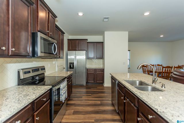 677 JOHNNYS COVE, Leeds, AL 35094