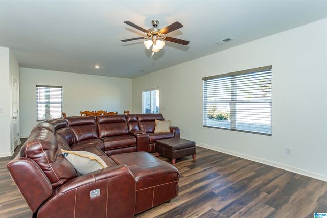 677 JOHNNYS COVE, Leeds, AL 35094