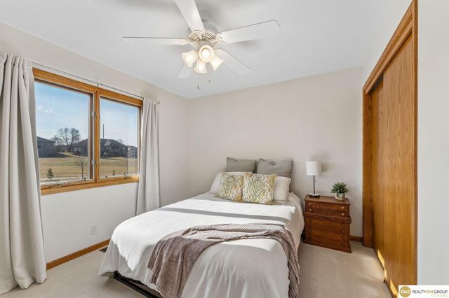 9804 S 176 Avenue, Omaha, NE 68136