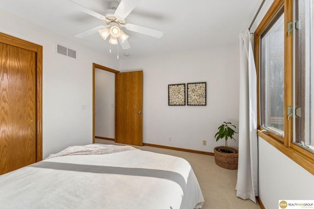 9804 S 176 Avenue, Omaha, NE 68136