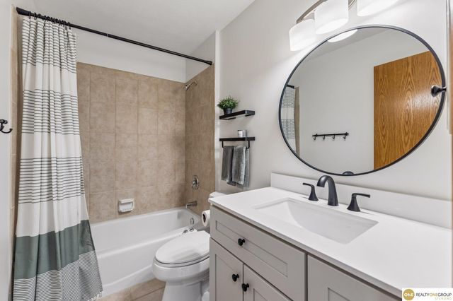 9804 S 176 Avenue, Omaha, NE 68136