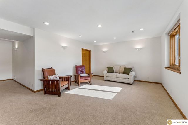 9804 S 176 Avenue, Omaha, NE 68136