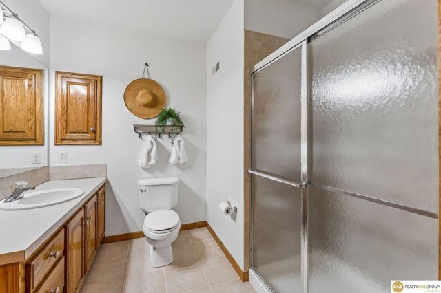 9804 S 176 Avenue, Omaha, NE 68136