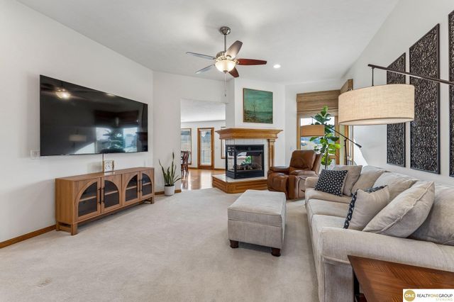 9804 S 176 Avenue, Omaha, NE 68136