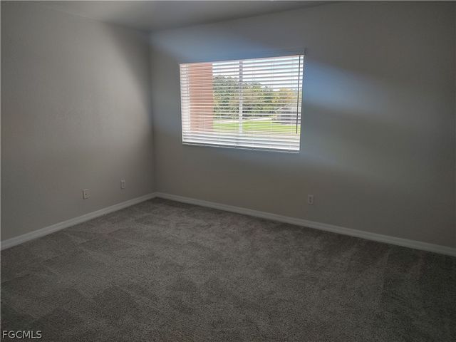 2434 Laurentina LN, Cape Coral, FL 33909